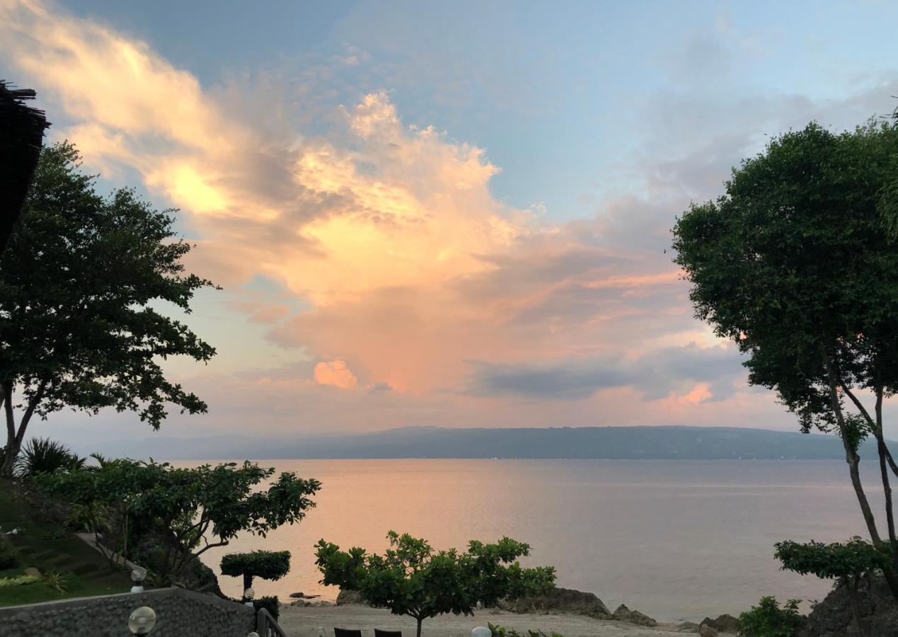 Wuthering Heights Bed & Breakfast By The Sea Dumaguete City Екстер'єр фото