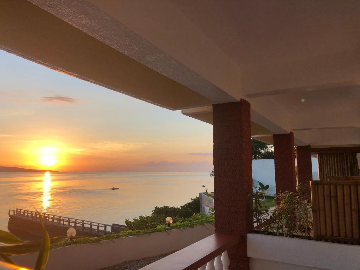 Wuthering Heights Bed & Breakfast By The Sea Dumaguete City Екстер'єр фото