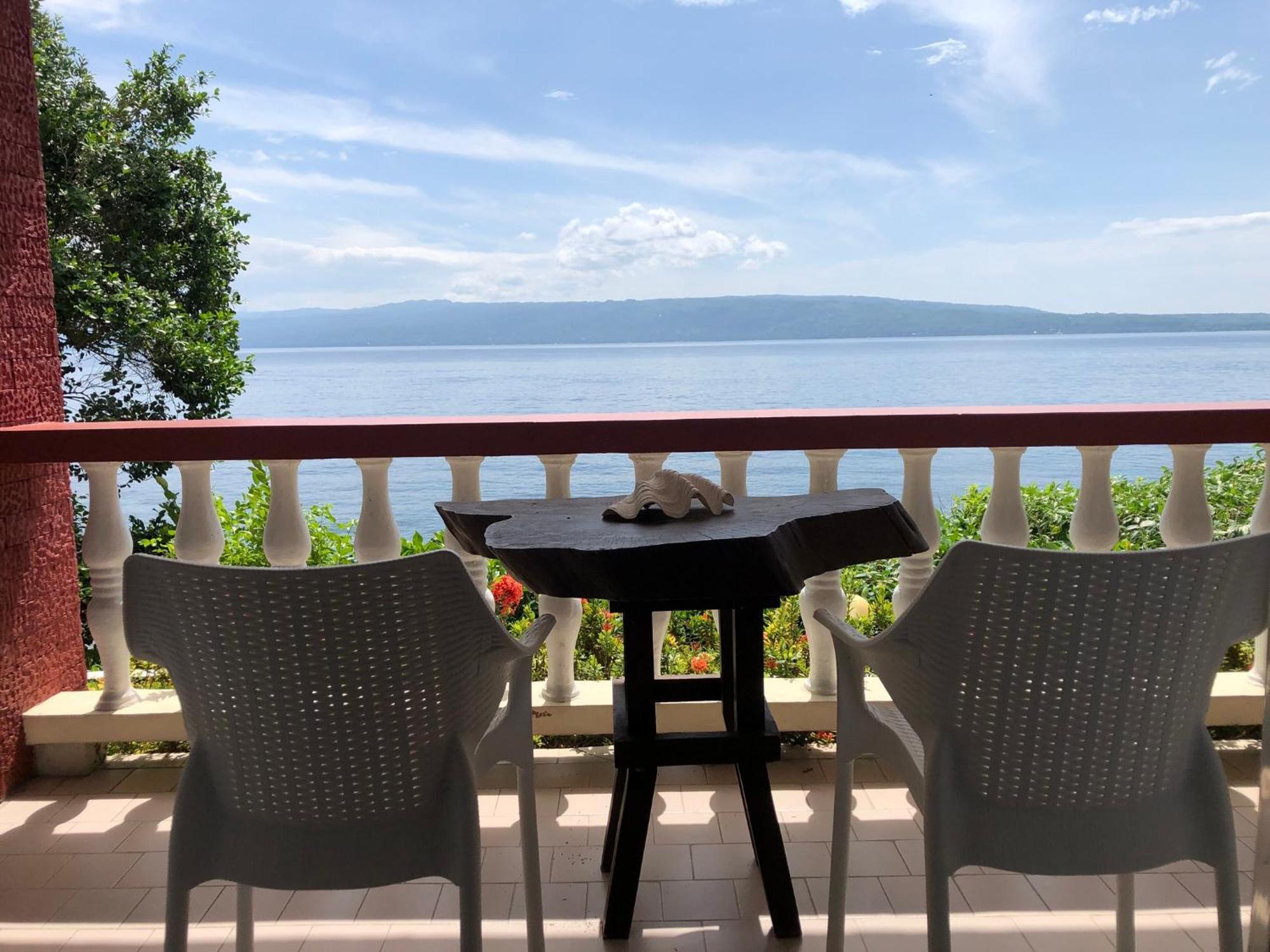 Wuthering Heights Bed & Breakfast By The Sea Dumaguete City Екстер'єр фото