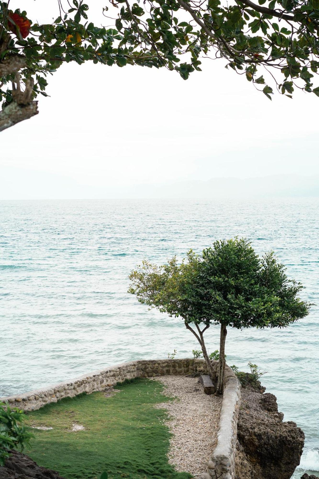 Wuthering Heights Bed & Breakfast By The Sea Dumaguete City Екстер'єр фото